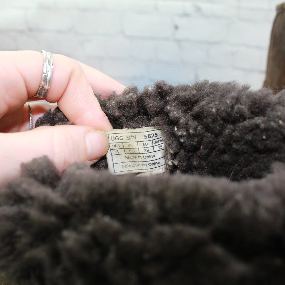 UGG Classic Short Twinface Sheepskin Brown Suede Winter Boots Size 8 - Picture 7 of 9